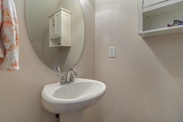 bathroom with sink