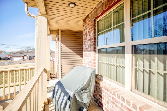 balcony featuring covered porch