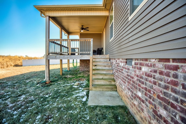 property entrance featuring ceiling fan