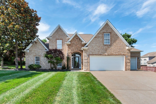 view of front facade featuring a garage and a front yard