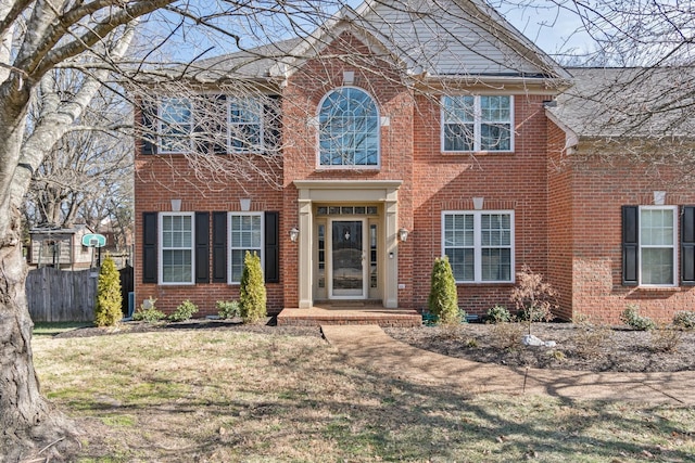 colonial home featuring a front yard