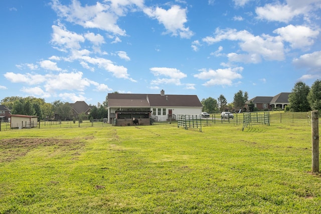 view of yard featuring an outdoor structure and a rural view