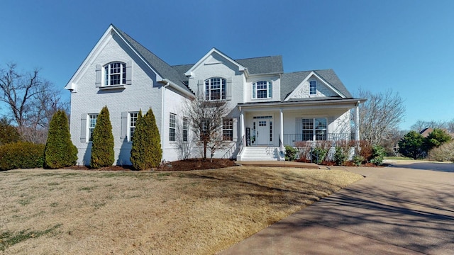 view of front of home with a front lawn and covered porch