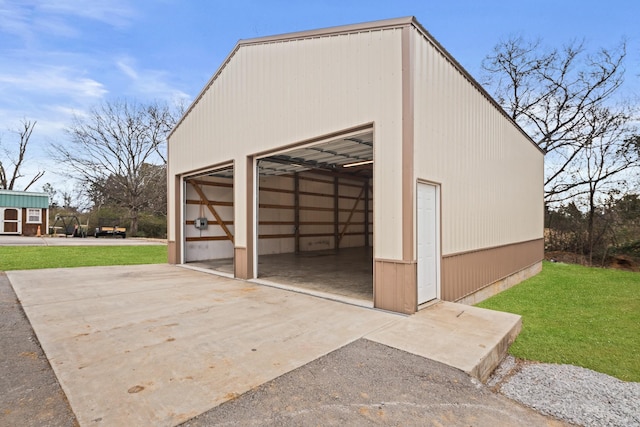 garage featuring a lawn