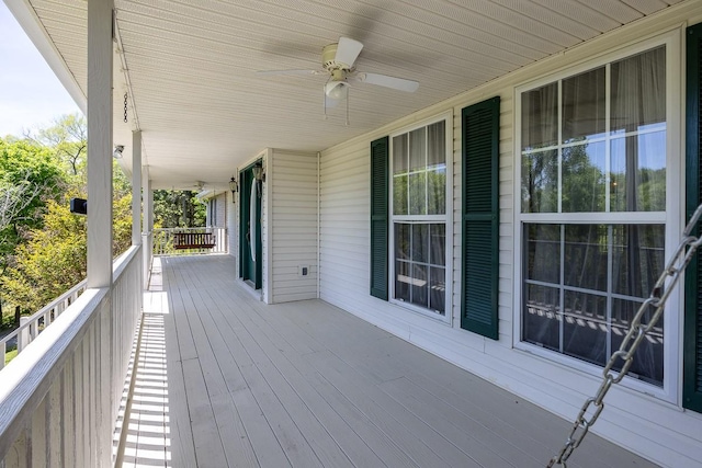 deck with ceiling fan