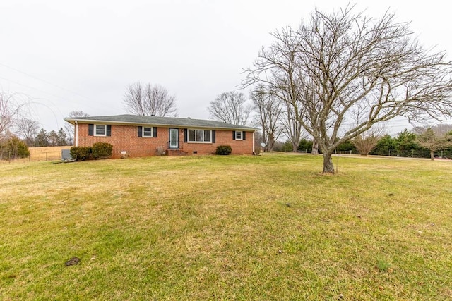 view of front of house with a front lawn