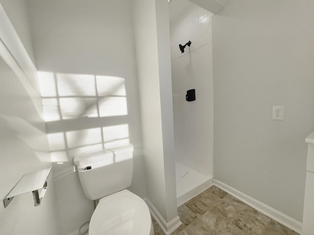 bathroom with toilet and tiled shower