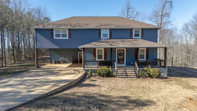 view of front of property featuring covered porch and a front lawn