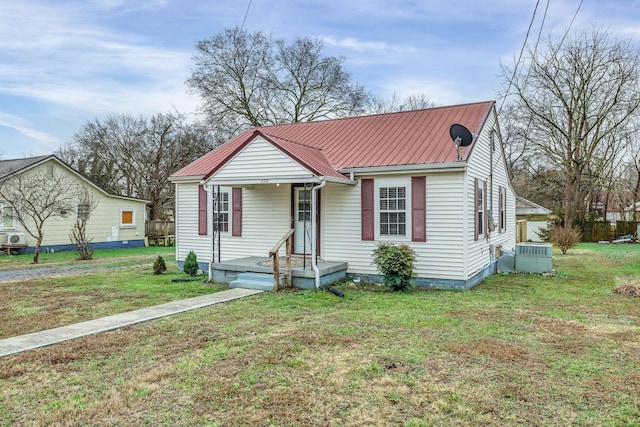 view of front facade with a front yard