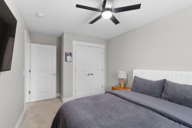 bedroom featuring light carpet, a closet, and ceiling fan