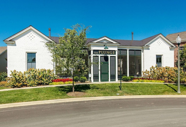 view of front of home with a front lawn