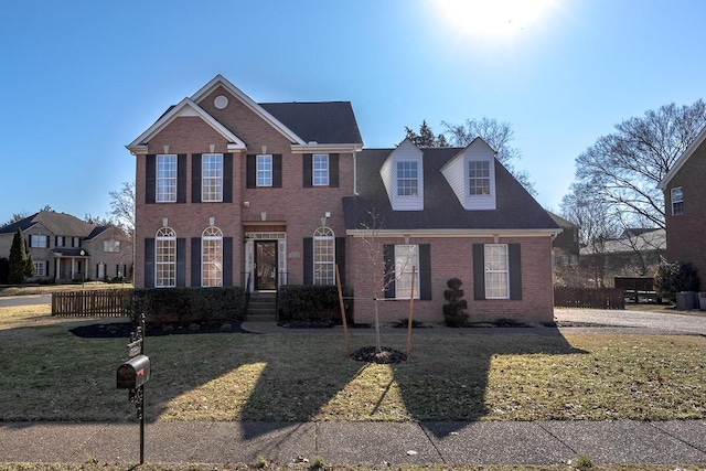 view of front of house featuring a front lawn