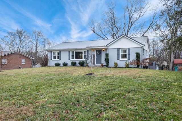 single story home featuring a front lawn