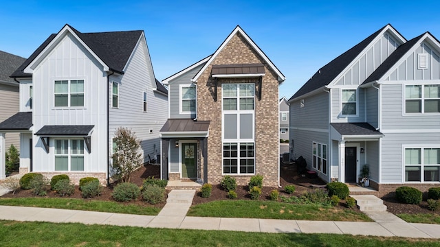 view of front of property with a front yard