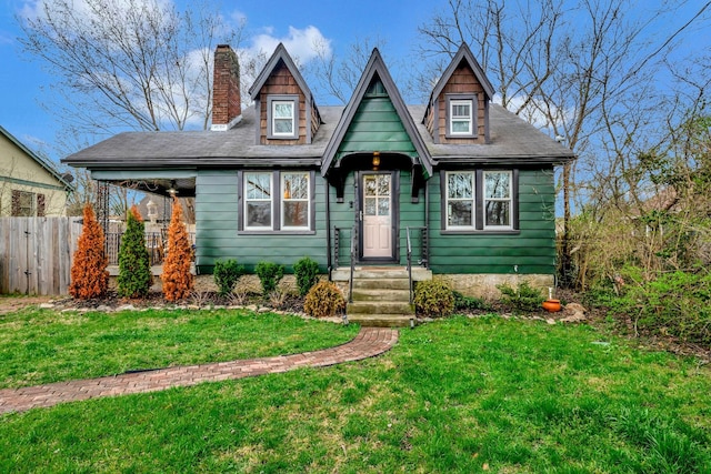 view of front of property featuring a front yard