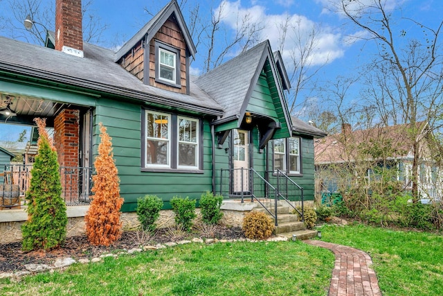 view of front of property with a front lawn