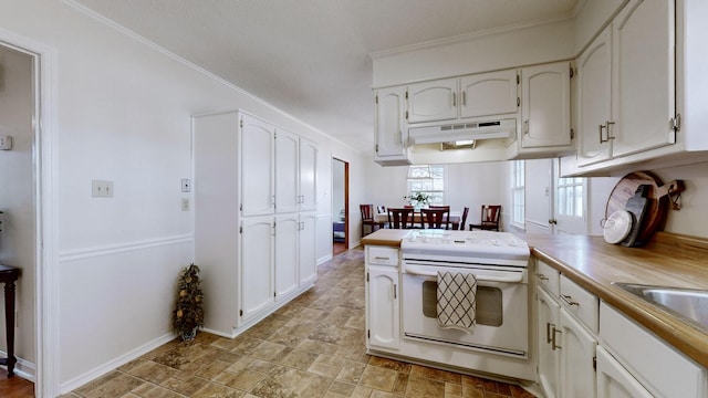 kitchen with white range oven, ornamental molding, kitchen peninsula, and white cabinets