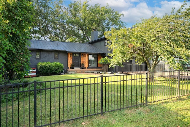 view of front of house with a front yard