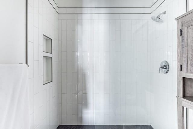 bathroom featuring tiled shower