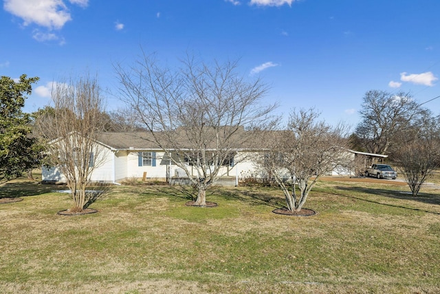 view of front of home featuring a front lawn