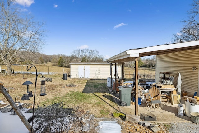 view of yard with a shed