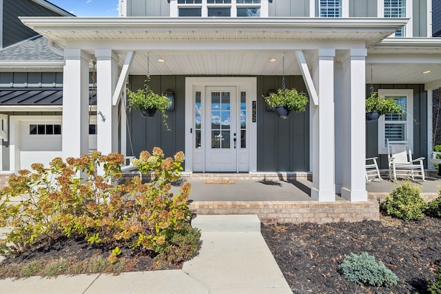 property entrance featuring a porch