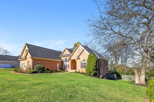 view of front of house featuring a front yard