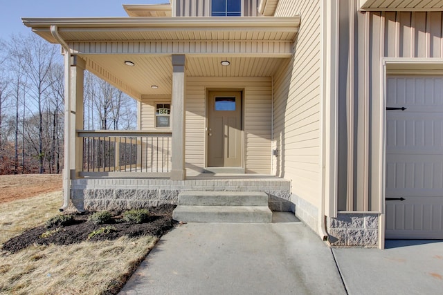 property entrance with covered porch