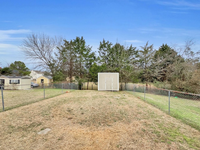 view of yard featuring a storage unit