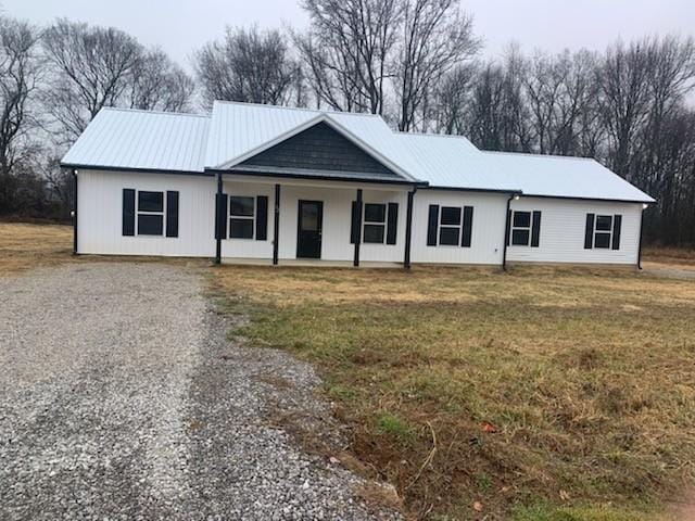 single story home featuring a front lawn and a porch