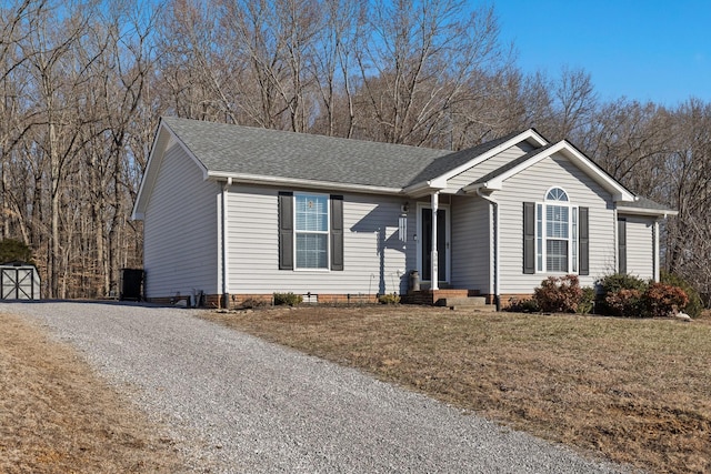 ranch-style house featuring a front yard