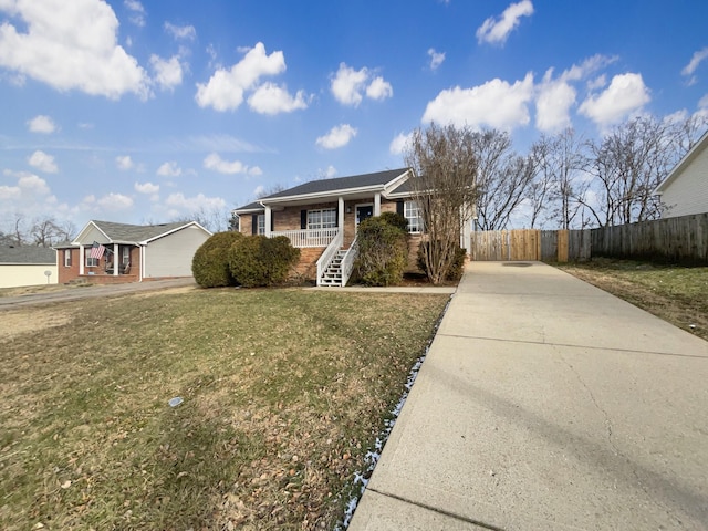 ranch-style home featuring a front lawn