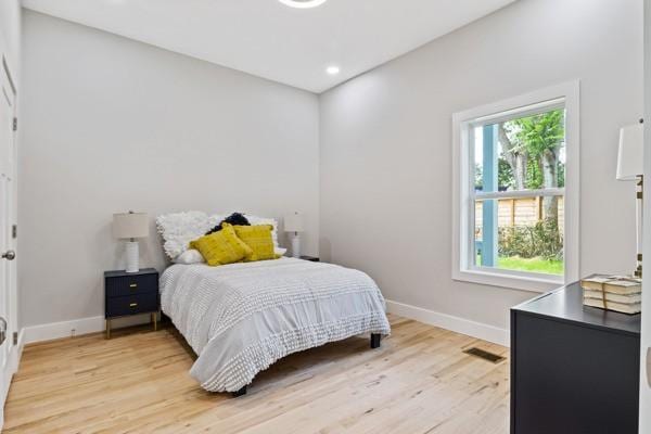 bedroom with visible vents, recessed lighting, baseboards, and light wood-style floors