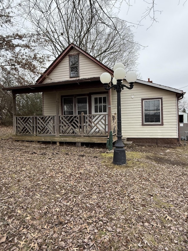 view of front facade with covered porch