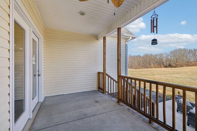 balcony with ceiling fan