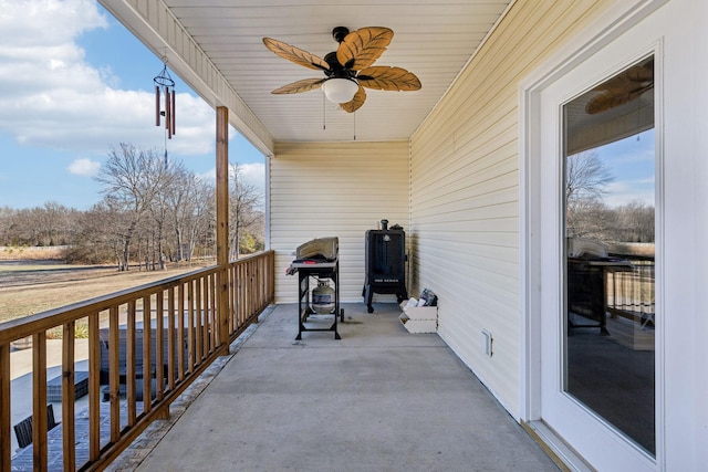 balcony featuring ceiling fan