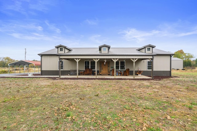 view of front of property with a front lawn and a carport