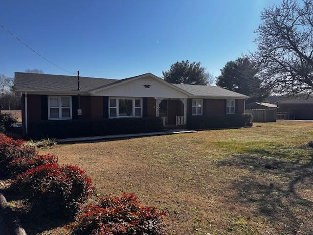 single story home featuring a front yard