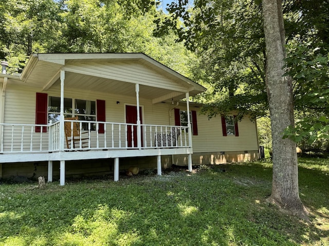 view of front of house featuring a front yard and covered porch