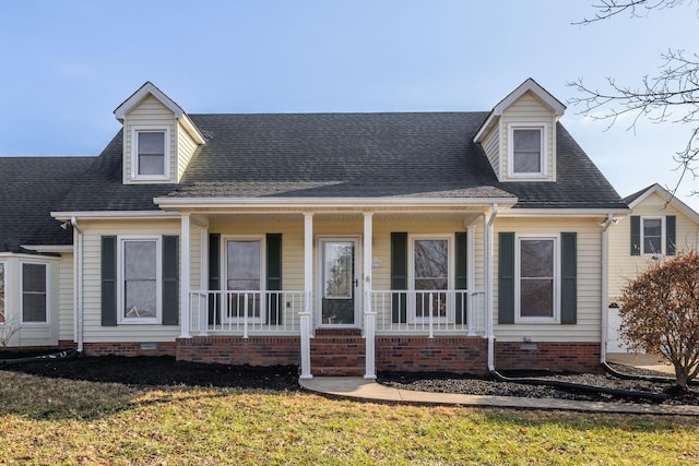 new england style home featuring a porch and a front lawn