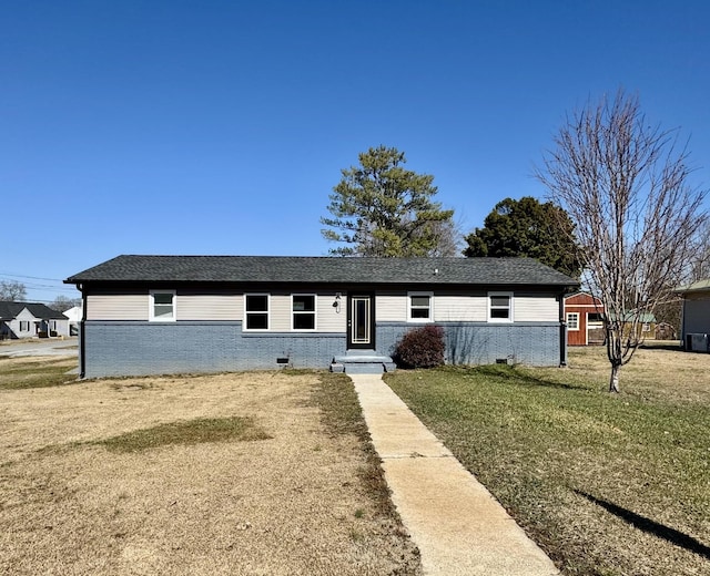 ranch-style home with a front yard