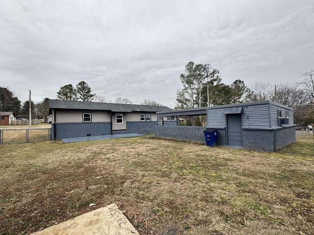 back of house featuring a yard