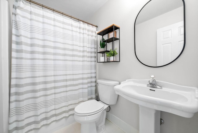 bathroom featuring tile patterned flooring, a shower with shower curtain, and toilet