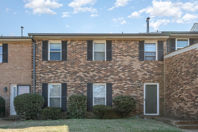 view of front of house with a front yard