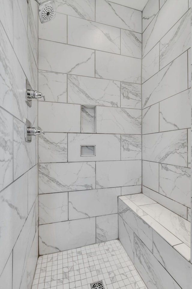 bathroom featuring a tile shower