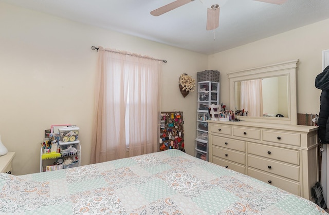 bedroom with ceiling fan