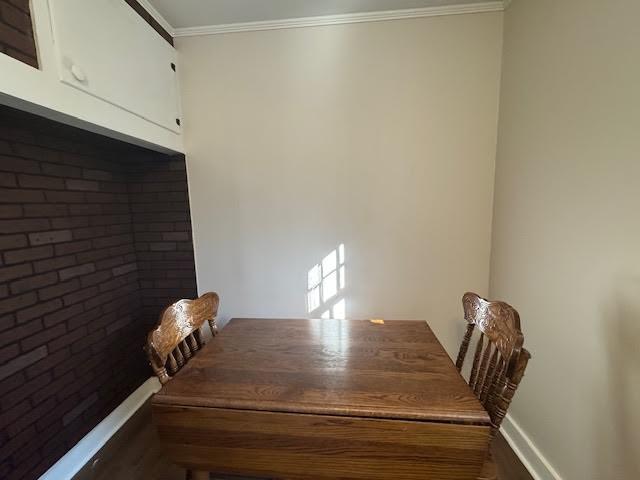 unfurnished dining area with ornamental molding