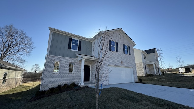 view of front facade featuring a garage