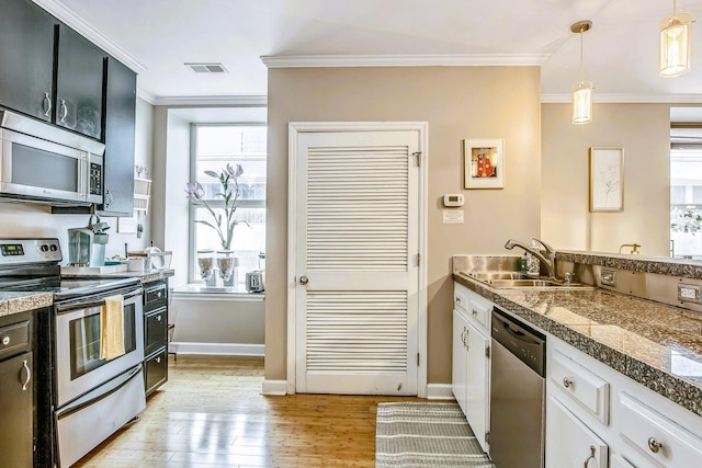 kitchen with pendant lighting, sink, light hardwood / wood-style floors, stainless steel appliances, and crown molding