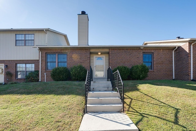 view of front of home featuring a front lawn